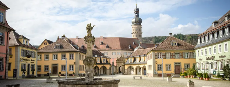 Marktplatz mit Brunnen in Weikersheim